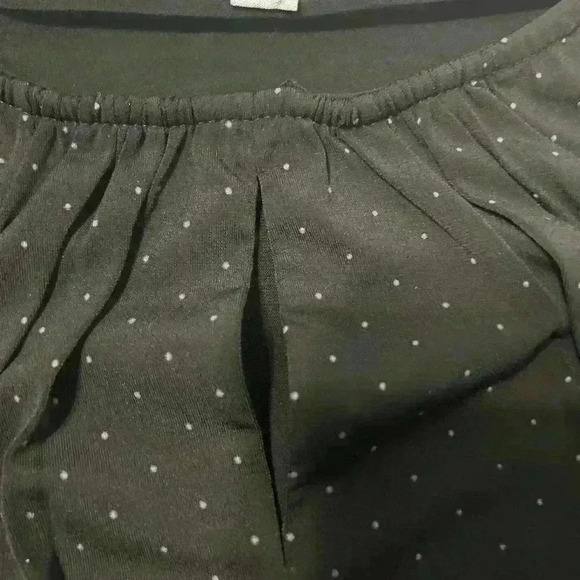 Larry Levine Women's M Black Polka Dot Blouse Flowy Keyhole Gathered Sides - Picture 3 of 14